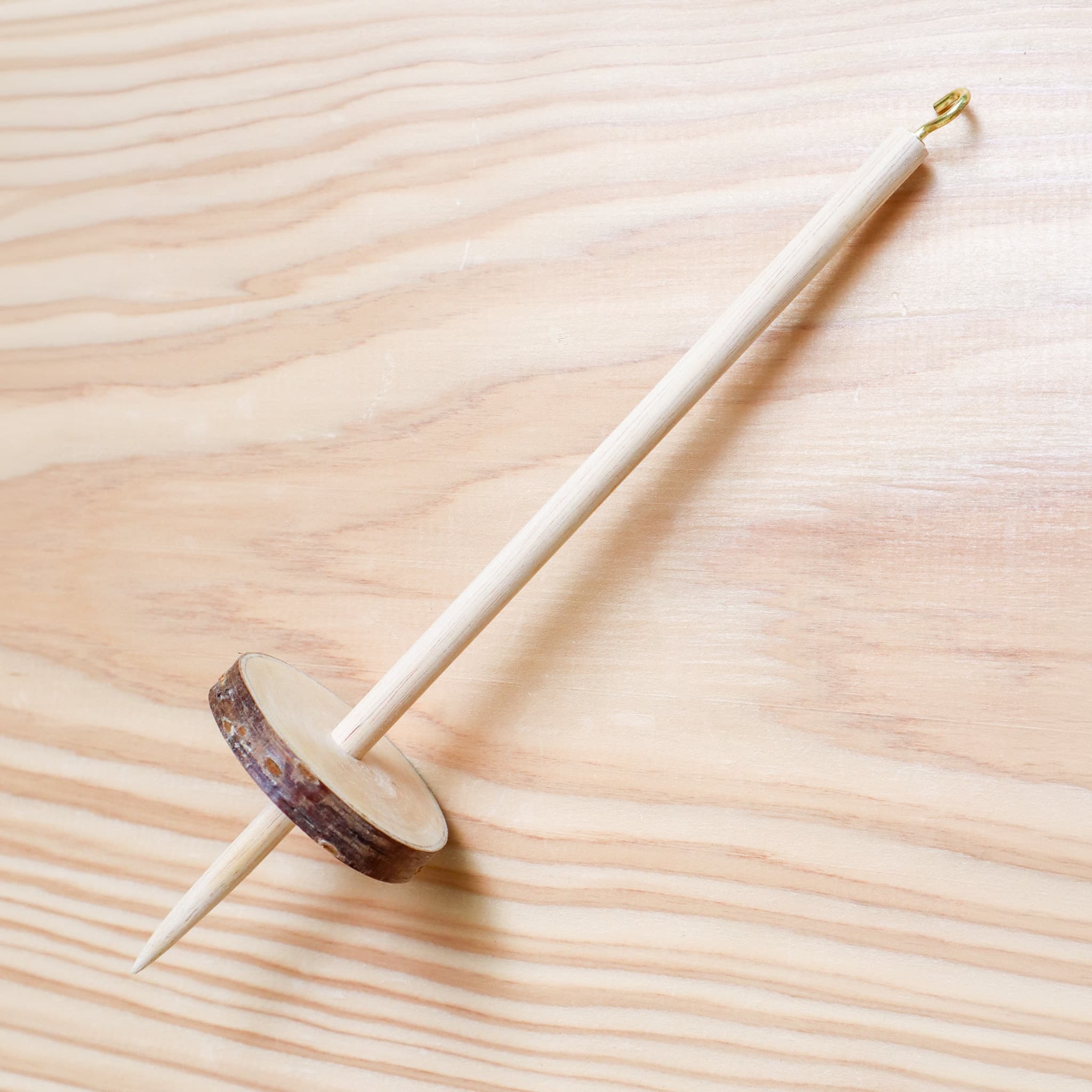 桜の輪切りを使った手紡ぎ用スピンドル